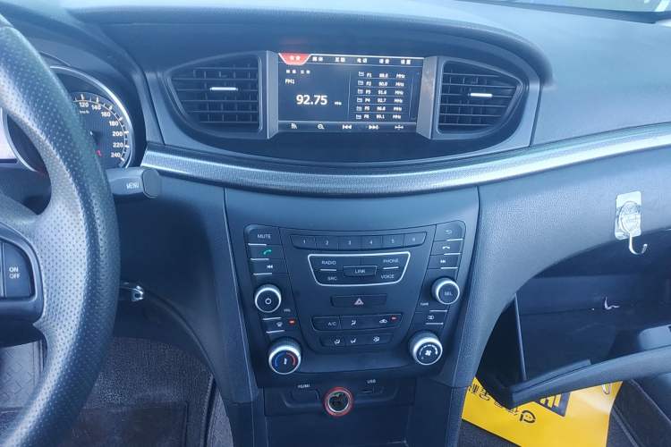 Used Bestune B50 2016 1.6L manual luxury version Audio And AC Panel