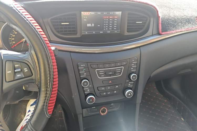 Used Bestune B50 2016 1.6L manual luxury version Audio And AC Panel