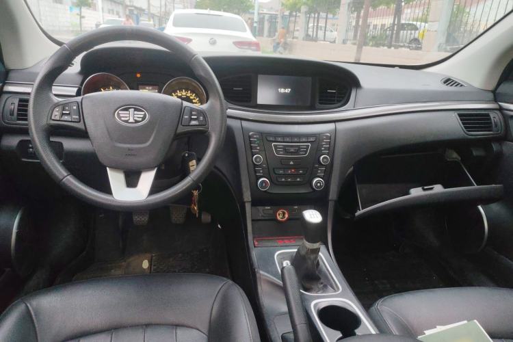 Used Bestune B50 2016 1.6L manual luxury version Center Console