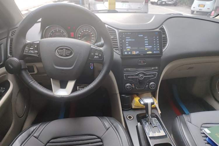 Used Bestune B50 2016 1.6L automatic comfort version Center Console