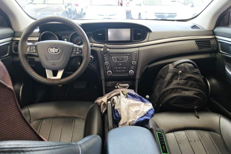 Used Bestune B50 2016 1.6L Automatic Luxury Model Center Console