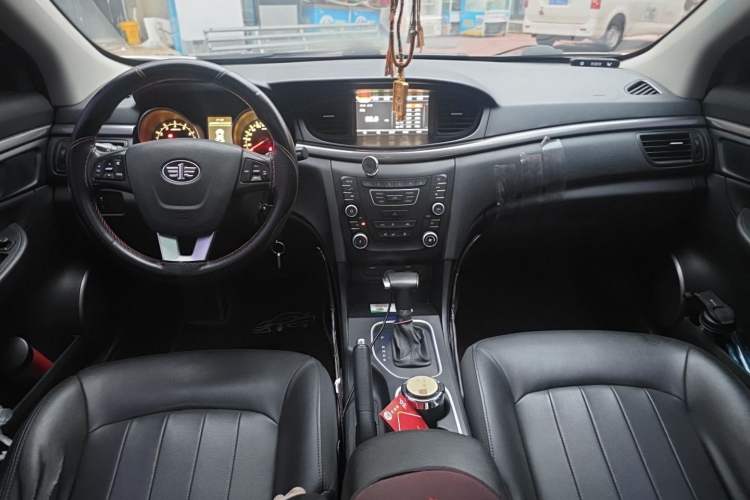 Used Bestune B50 2016 1.6L Automatic Luxury Model Center Console