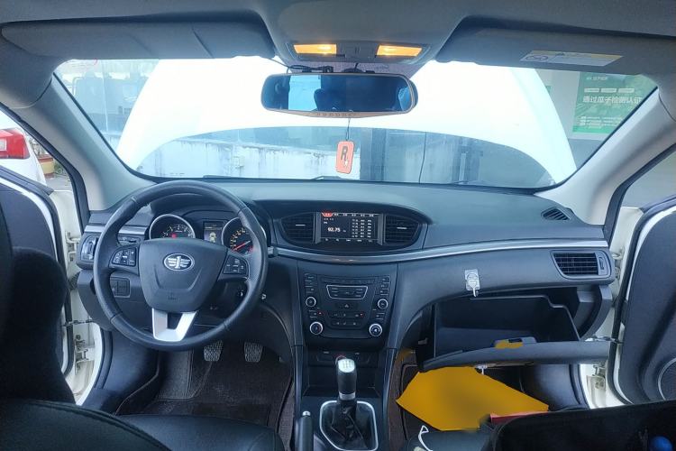 Used Bestune B50 2016 1.6L manual luxury version Center Console