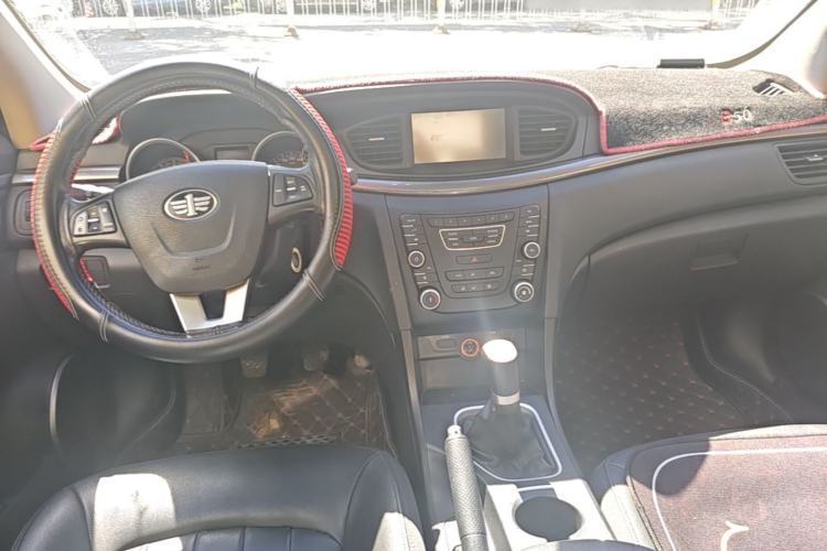 Used Bestune B50 2016 1.6L manual luxury version Center Console