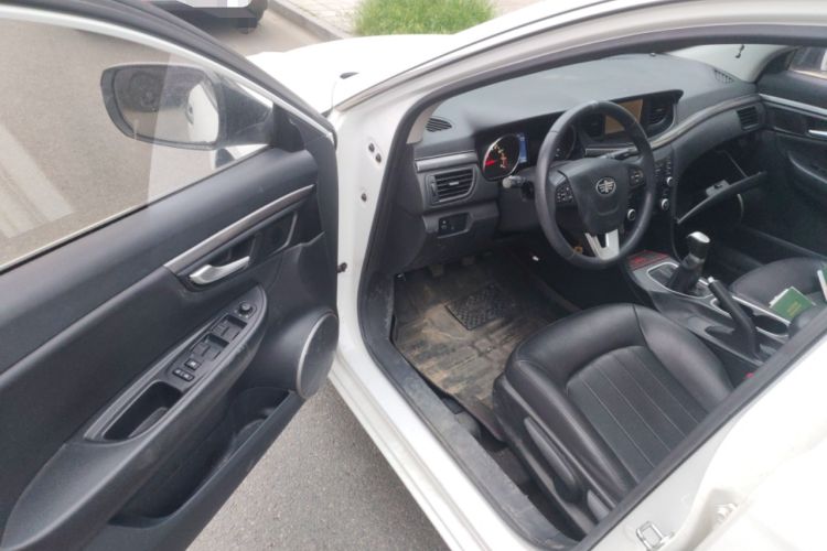 Used Bestune B50 2016 1.6L manual luxury version Driver Seat