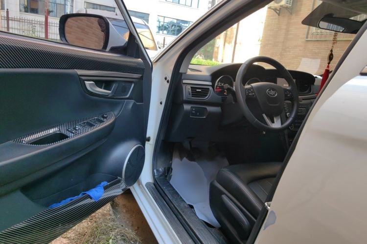 Used Bestune B50 2016 1.6L manual luxury version Driver Seat