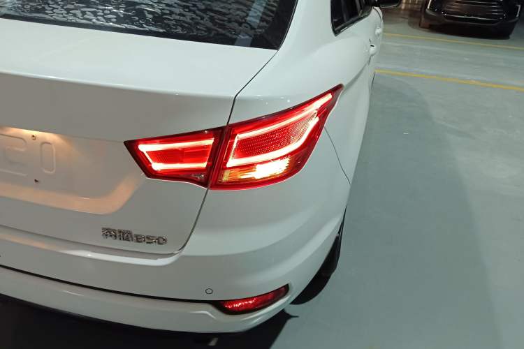 Used Bestune B50 2016 1.6L manual luxury version Exterior 6