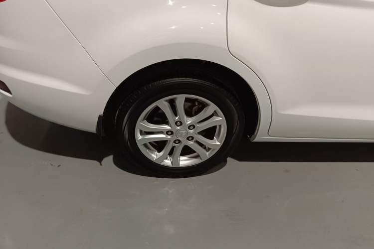 Used Bestune B50 2016 1.6L manual luxury version Exterior 8