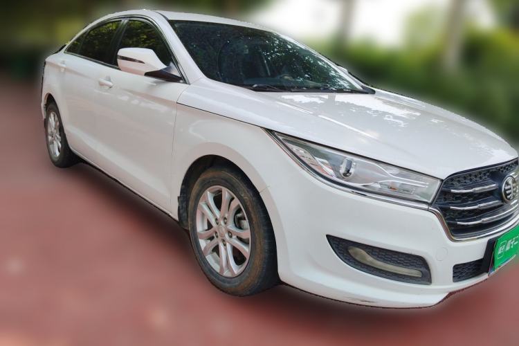 Used Bestune B50 2016 1.6L manual Comfort trim level Front Right 45 Deg