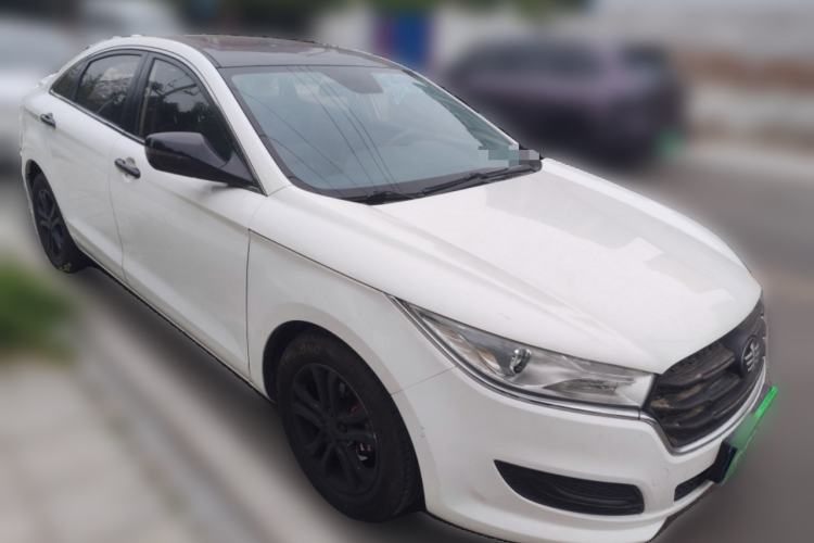 Used Bestune B50 2016 1.6L manual luxury version Front Right 45 Deg