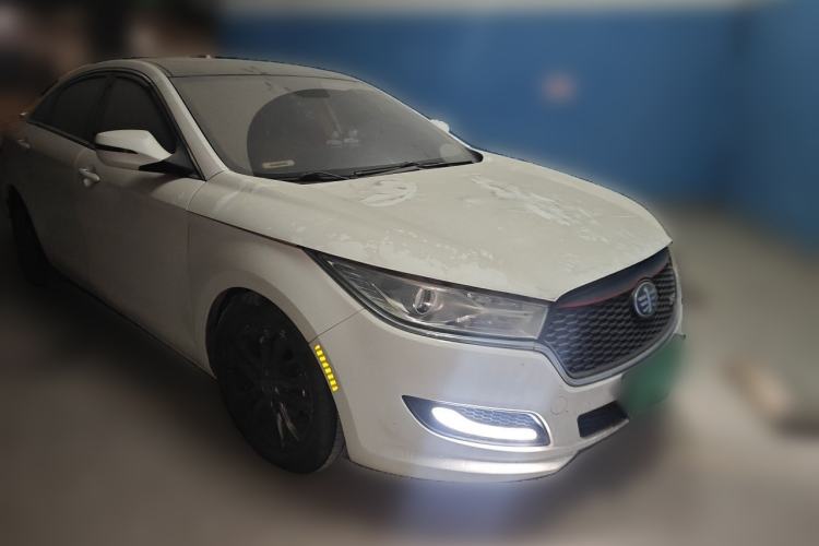 Used Bestune B50 2016 1.6L manual Comfort trim level Front Right 45 Deg
