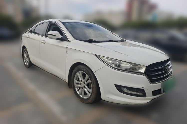 Used Bestune B50 2016 1.6L manual luxury version Front Right 45 Deg