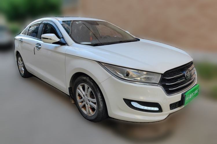 Used Bestune B50 2016 1.6L manual luxury version Front Right 45 Deg