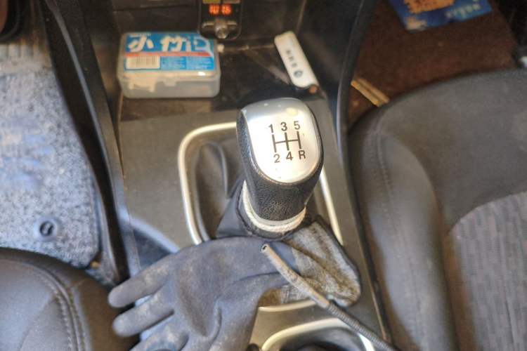 Used Bestune B50 2016 1.6L manual Comfort trim level Gear Lever