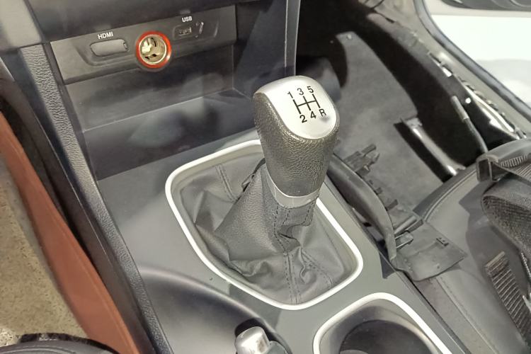 Used Bestune B50 2016 1.6L manual luxury version Gear Lever