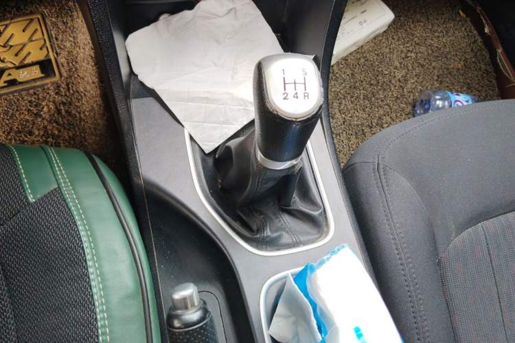 Used Bestune B50 2016 1.6L manual Comfort trim level Gear Lever