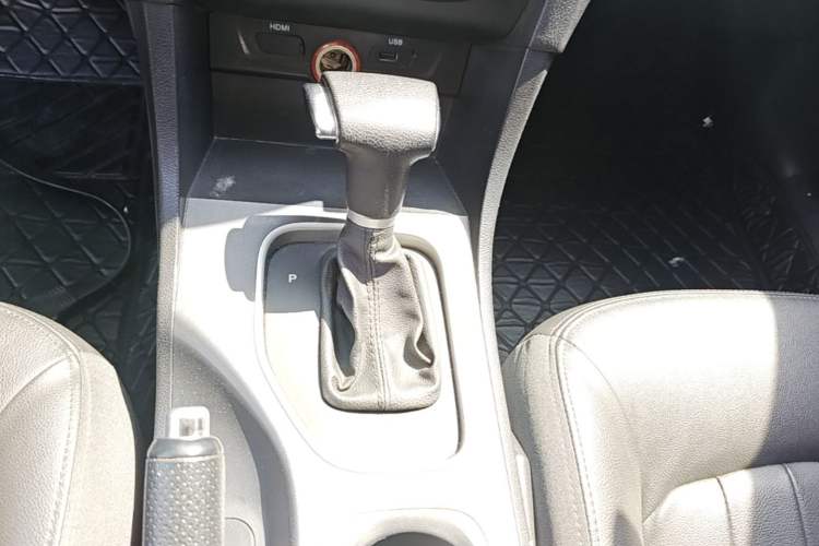 Used Bestune B50 2016 1.6L Automatic Luxury Model Gear Lever