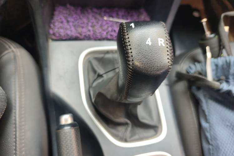 Used Bestune B50 2016 1.6L manual luxury version Gear Lever