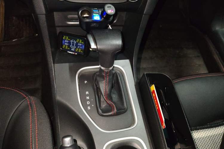 Used Bestune B50 2016 1.4T Automatic Sport Luxury Edition Gear Lever