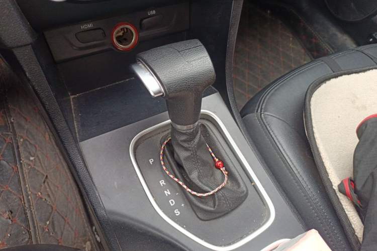Used Bestune B50 2016 1.4T Automatic Luxury Model Gear Lever