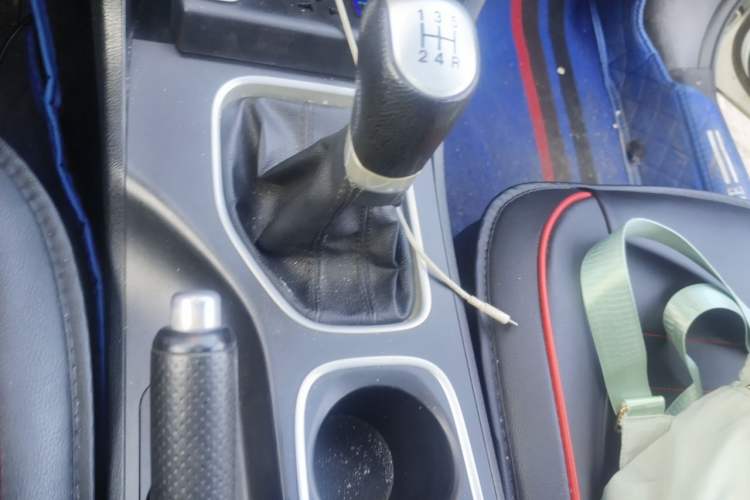 Used Bestune B50 2016 1.6L manual Comfort trim level Gear Lever