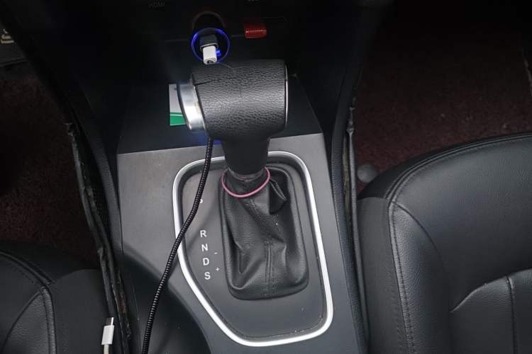 Used Bestune B50 2016 1.6L Automatic Luxury Model Gear Lever