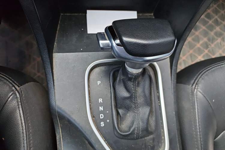 Used Bestune B50 2016 1.4T Automatic Luxury Model Gear Lever
