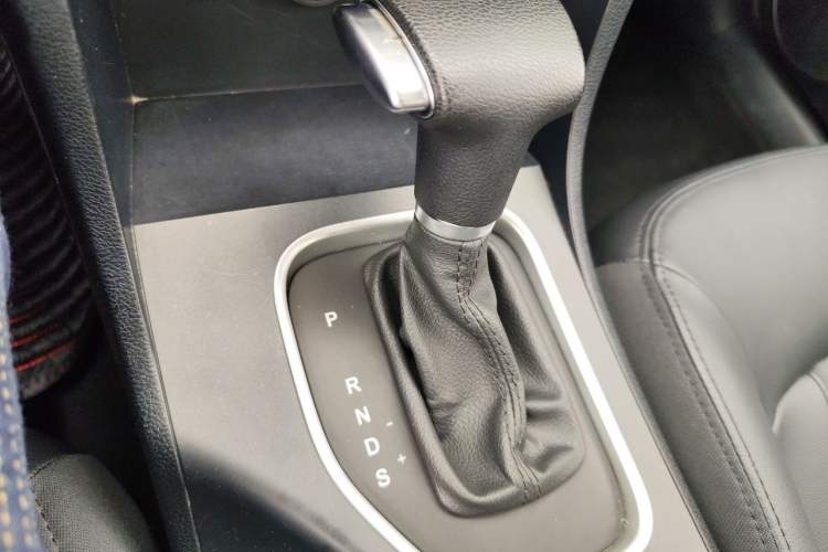 Used Bestune B50 2016 1.4T Automatic Luxury Model Gear Lever