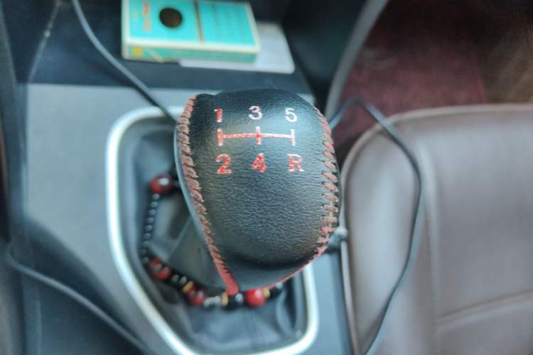 Used Bestune B50 2016 1.6L manual Comfort trim level Gear Lever