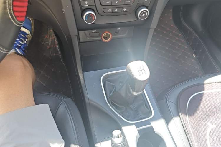 Used Bestune B50 2016 1.6L manual luxury version Gear Lever
