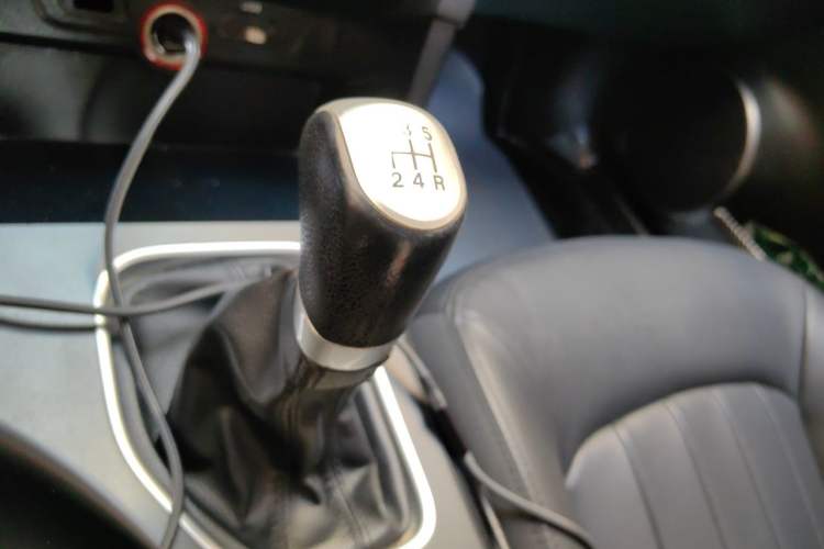 Used Bestune B50 2016 1.6L manual luxury version Gear Lever