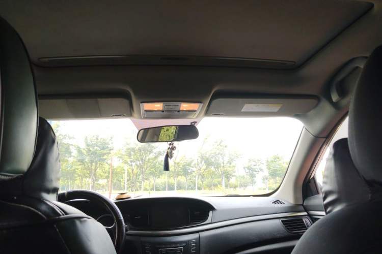 Used Bestune B50 2016 1.6L manual Comfort trim level Headliner