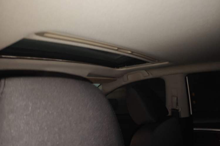 Used Bestune B50 2016 1.6L manual Comfort trim level Headliner