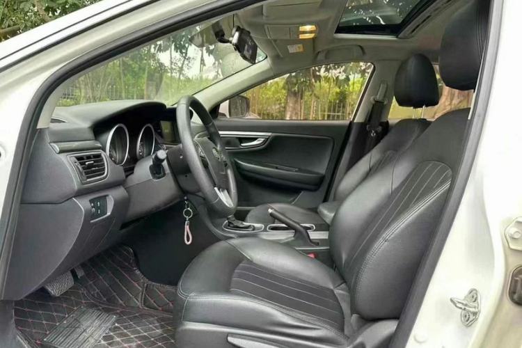 Used Bestune B50 2016 1.4T Automatic Luxury Model Interior 3