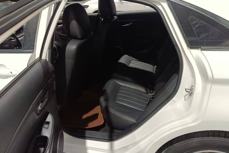Used Bestune B50 2016 1.6L manual luxury version Interior 4