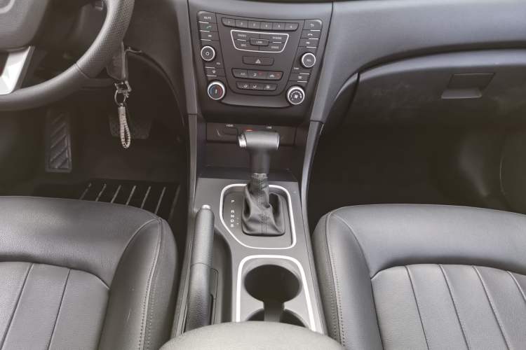 Used Bestune B50 2016 1.6L Automatic Luxury Model Interior 4