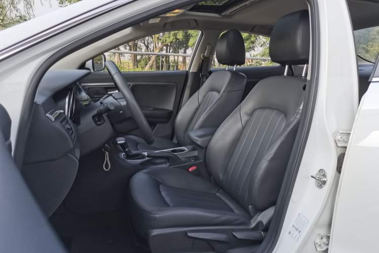 Used Bestune B50 2016 1.6L Automatic Luxury Model Interior 5