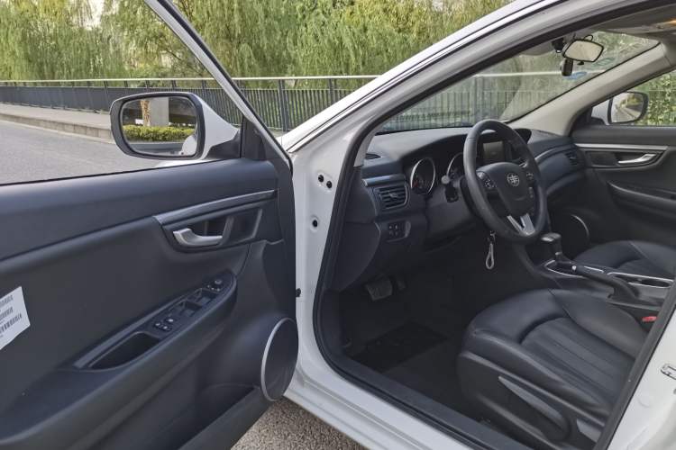 Used Bestune B50 2016 1.6L Automatic Luxury Model Interior 6