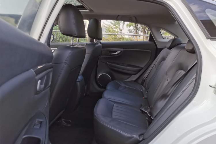 Used Bestune B50 2016 1.6L Automatic Luxury Model Interior 7