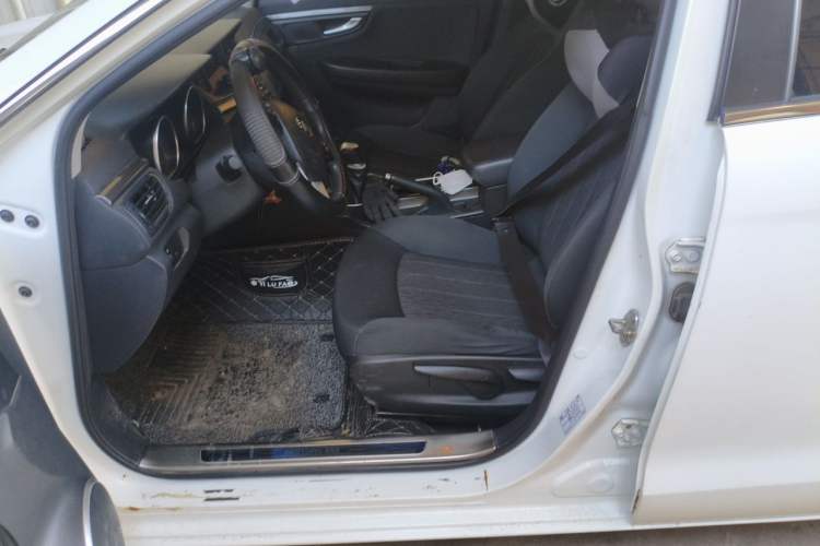 Used Bestune B50 2016 1.6L manual Comfort trim level Left Front Seat