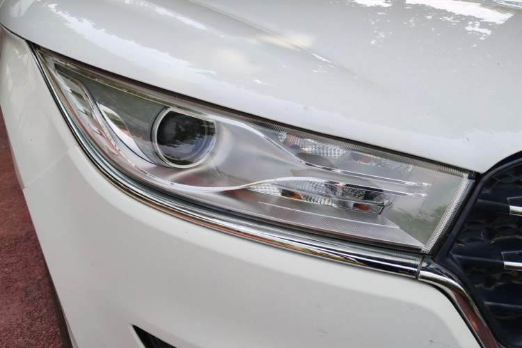 Used Bestune B50 2016 1.6L manual Comfort trim level Right Front Headlight