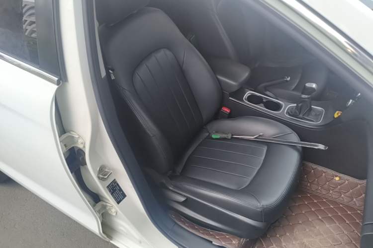 Used Bestune B50 2016 1.6L manual luxury version Right Front Seat