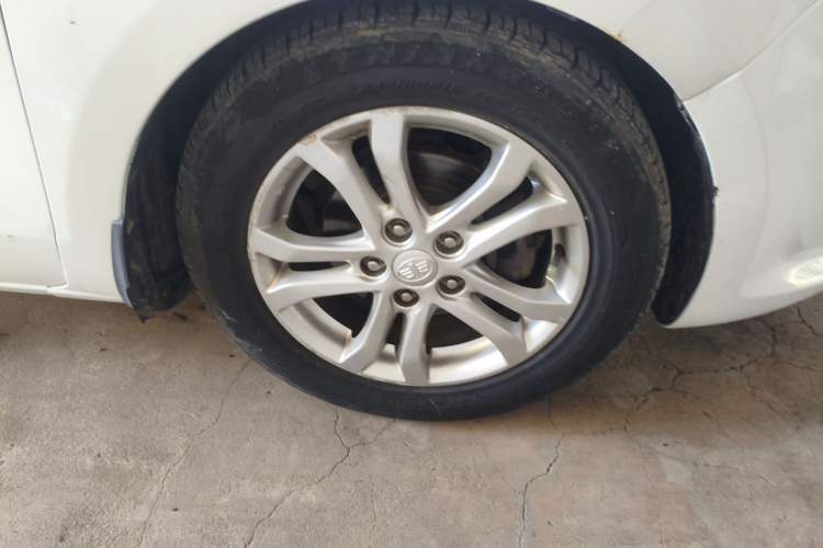 Used Bestune B50 2016 1.6L manual Comfort trim level Right Front Wheel Hub