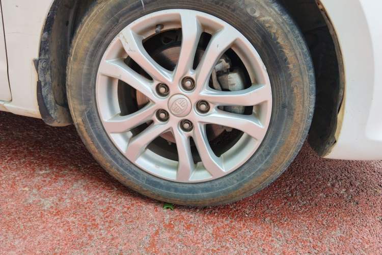 Used Bestune B50 2016 1.6L manual Comfort trim level Right Front Wheel Hub