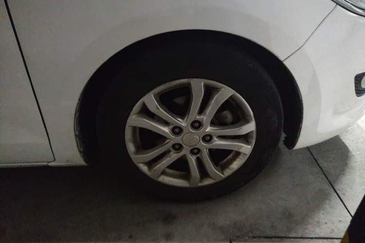 Used Bestune B50 2016 1.4T Automatic Luxury Model Right Front Wheel Hub