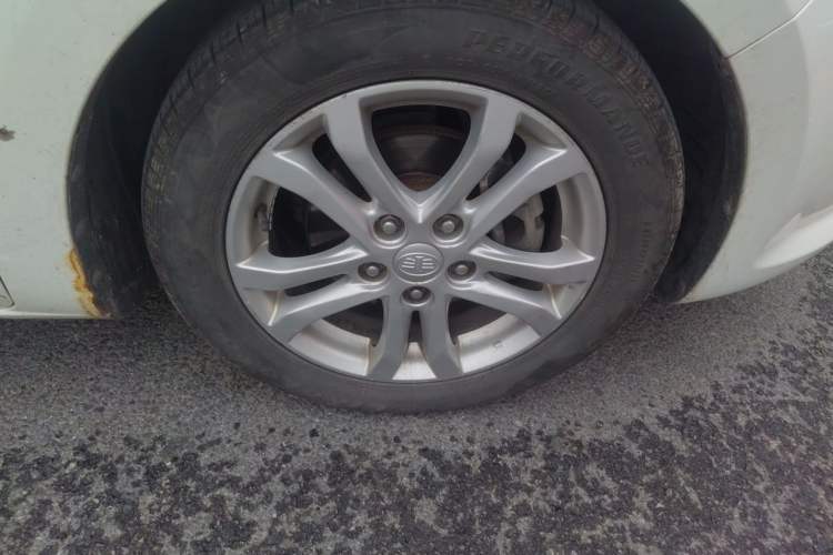 Used Bestune B50 2016 1.4T Automatic Luxury Model Right Front Wheel Hub