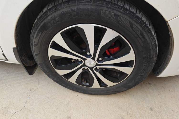 Used Bestune B50 2016 1.4T Automatic Sport Luxury Edition Right Front Wheel Hub