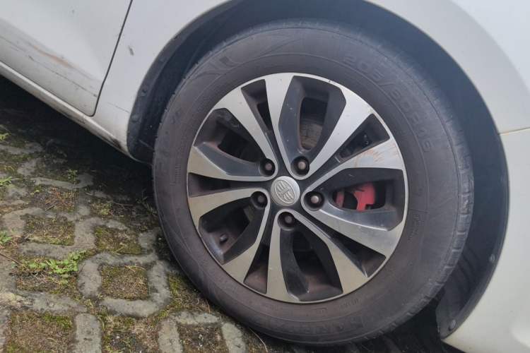 Used Bestune B50 2016 1.4T Automatic Sport Luxury Edition Right Front Wheel Hub
