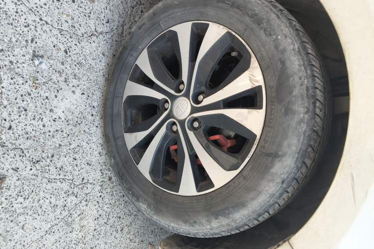 Used Bestune B50 2016 1.4T Automatic Sport Luxury Edition Right Front Wheel Hub