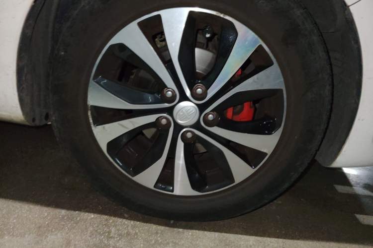 Used Bestune B50 2016 1.4T Automatic Sport Luxury Edition Right Front Wheel Hub